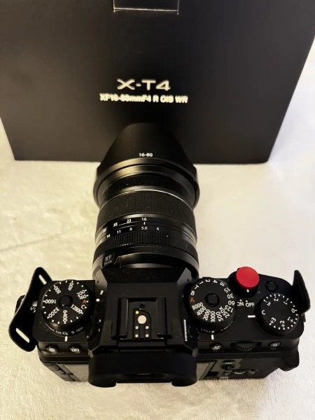 Fujifilm X-T4 26.1 MP Mirrorless Camera - Black XF 16-80mm f/4