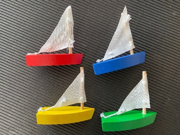 Mini Holz-Segelschifflis