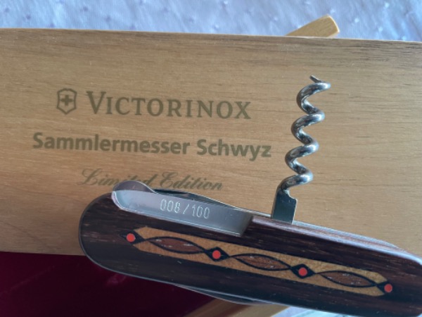 Victorinox Kantonsmesser Schwyz, Nr. 8/100 2"800.-