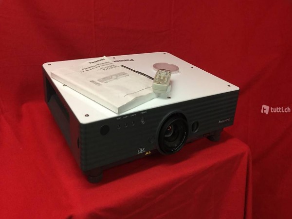 Beamer Panasonic PT-D 5500E Projektor