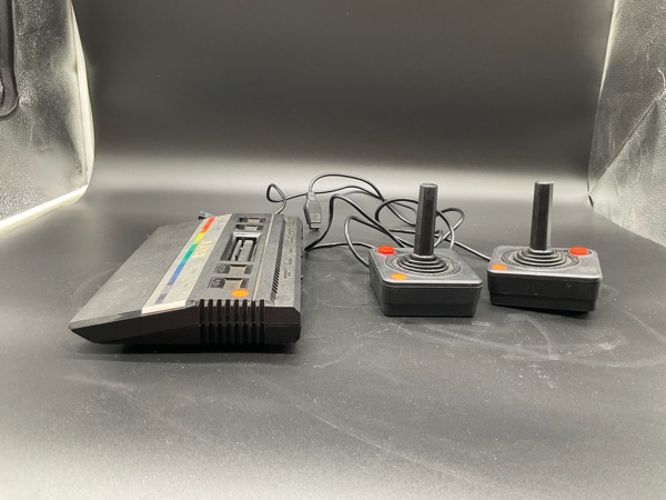 Atari Game Konsole in unbekanntem Zustand kein Netzkabel