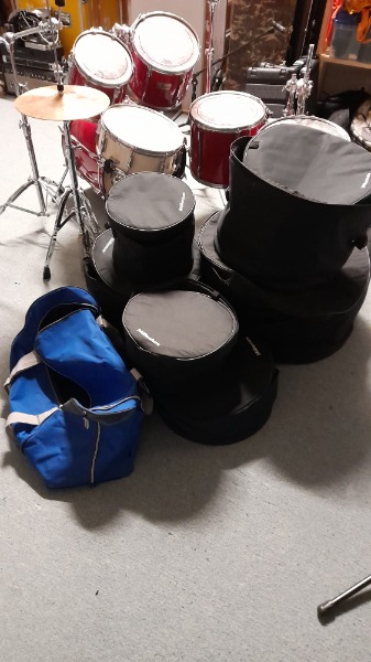 Schlagzeug mit Transporttaschen Export Pearl