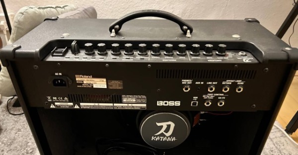 Boss Katana 100 Gitarrenverstärker inkl. Fussschalter GA-FC