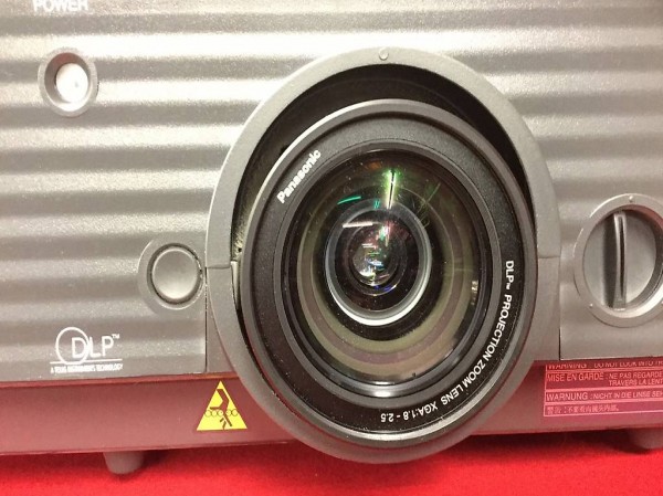 Beamer Panasonic PT-D 5500E Projektor
